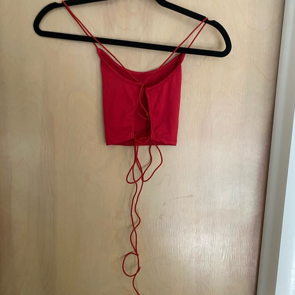 Red crop top with long strings for a tie around design size small - Picture 2 of 3